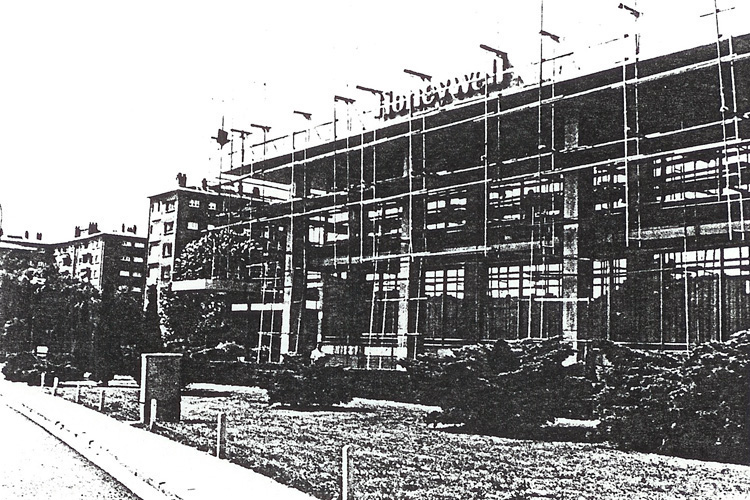 01. CCC. Attentat contre Honeywell. 8 octobre 1984.